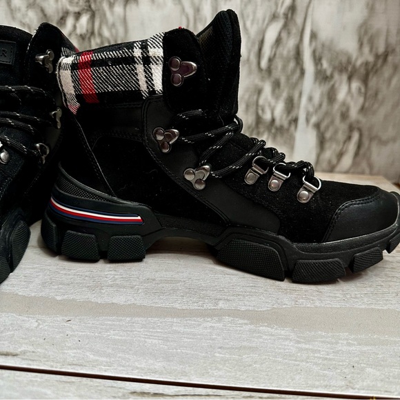 Tommy Hilfiger Women’s Sz 7 1/2 Black Nesser Lace Up Lug Boots Farmcore Gorpcore - Picture 3 of 10